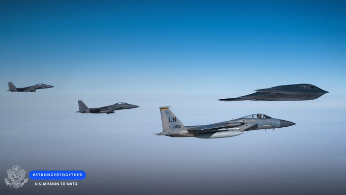 Bomber Siluman B-2 Spirit...