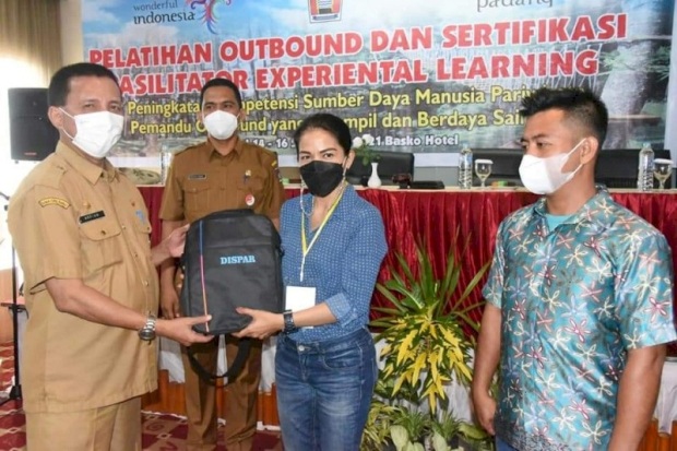 Dongrak Sektor Pariwisata,...