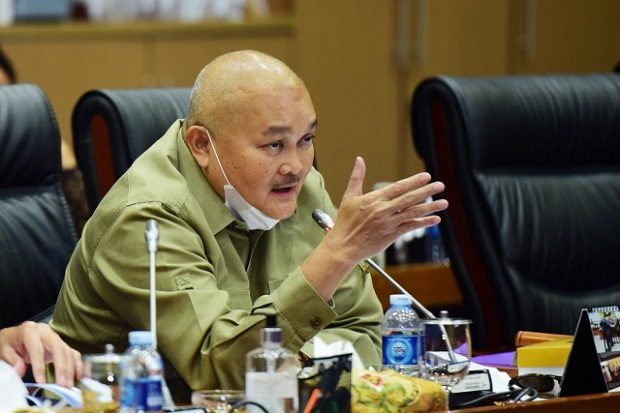 Jadi Tersangka, Alex...