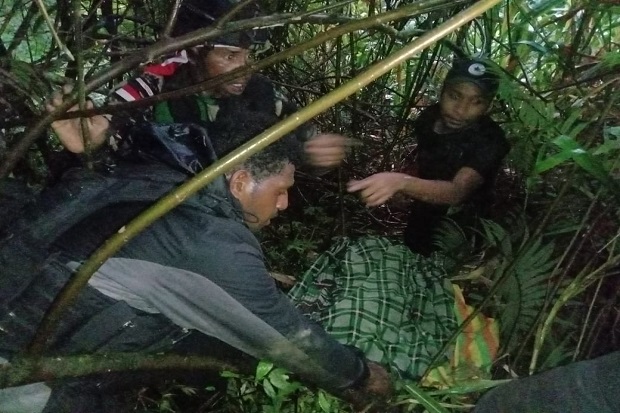 Tangis Pecah di Papua,...