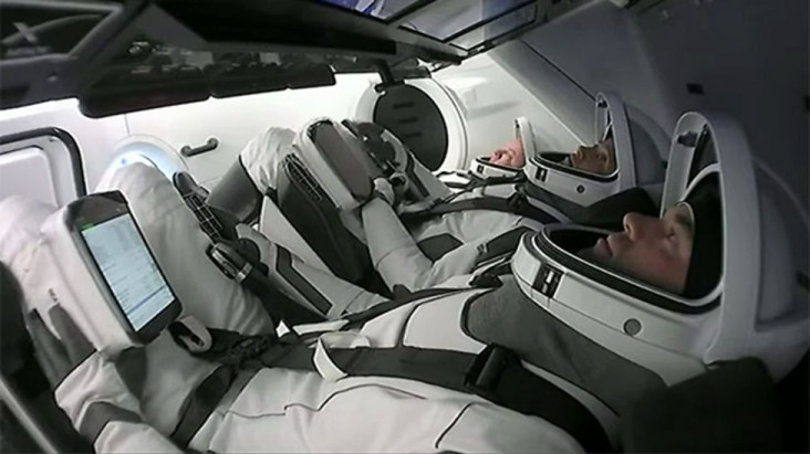 Empat Astronot Amatir...
