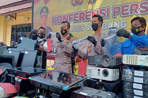 Spesialis Bobol Sekolah...