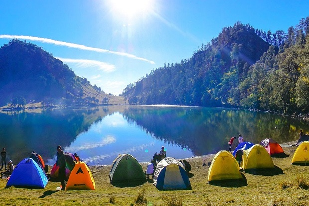 4 Danau Indah yang Penuh...