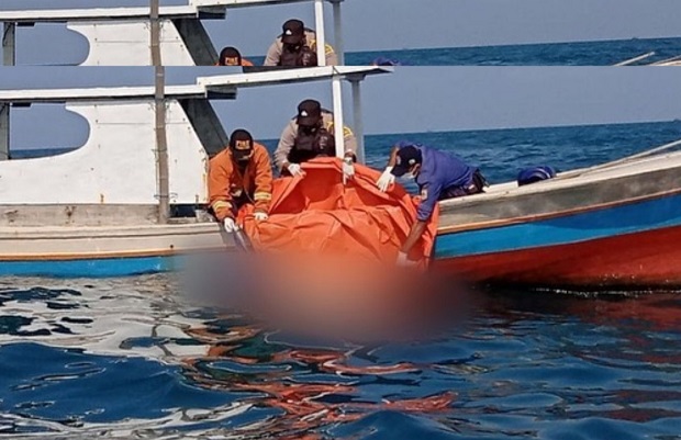 KM Elang Laut Terbalik,...