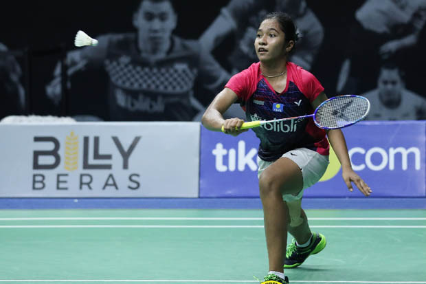 Ester Nurumi, Debutan...