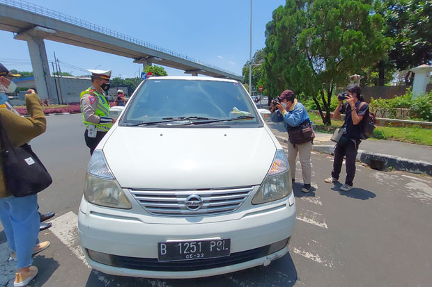 Hendak Masuk TMII, Pelanggar...