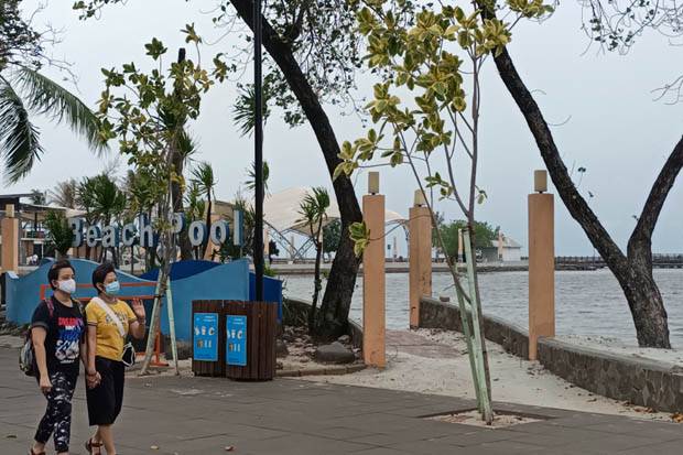 Ancol Kembali Dibuka,...