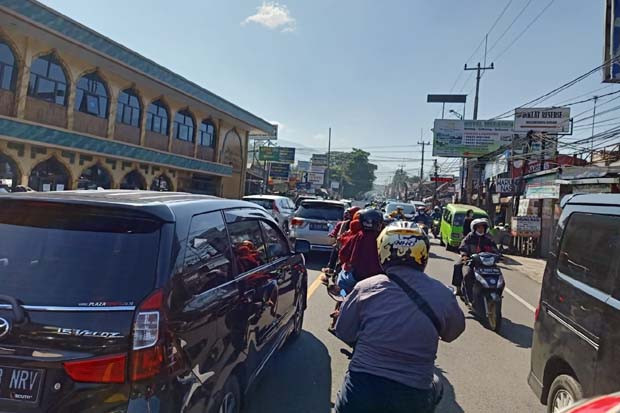 Lalu Lintas Jalur Puncak...