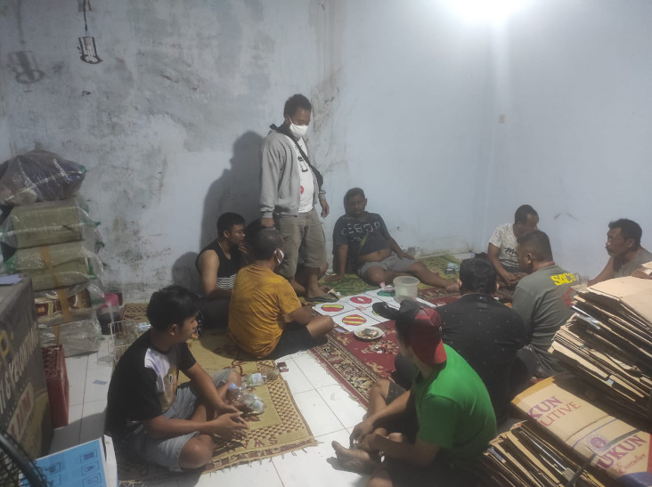 Terciduk Polisi Asyik...