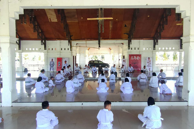 Karateka Luwu Latihan...