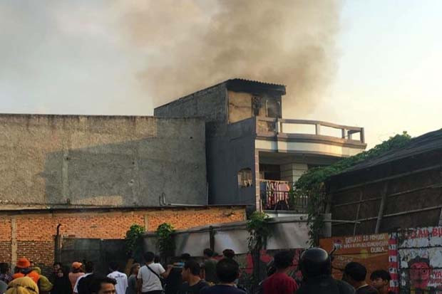 Rumah Dua Lantai di...
