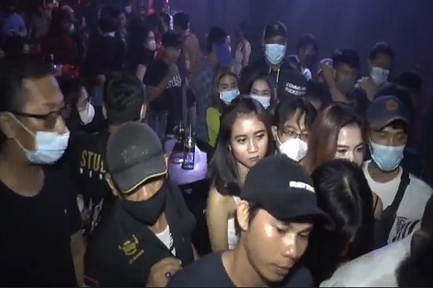 Asyik Dugem, Wanita-wanita...