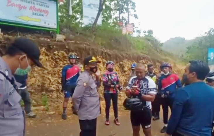 Polisi Selidiki Rombongan...