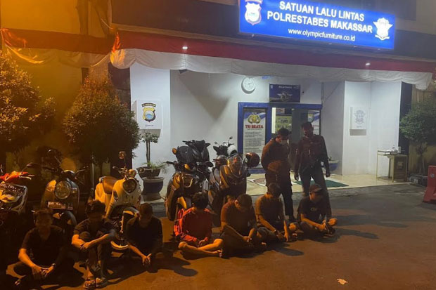 Dua Polisi Tertabrak...