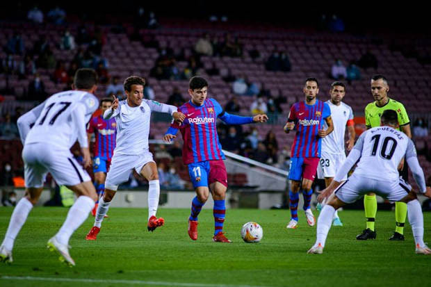 Barcelona Imbang vs...