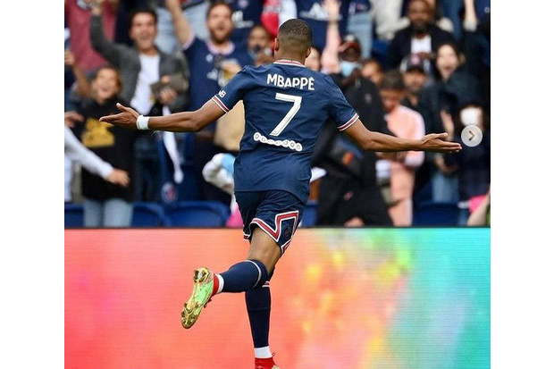 Cemoohan Mbappe dan...