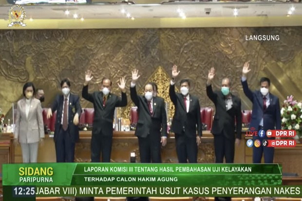 DPR Sahkan 7 Calon Hakim...