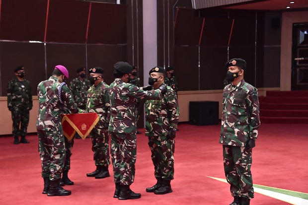 Panglima TNI Pimpin...