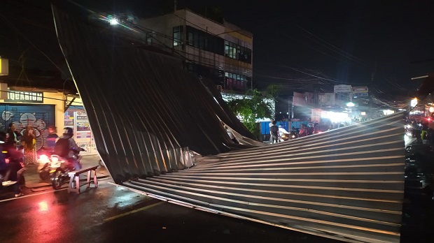 Kemacetan di Jalan Raya...