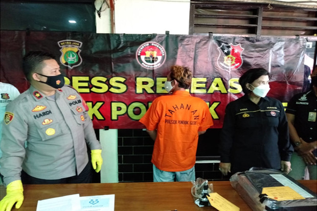 Polisi Ciduk Pemalsu...
