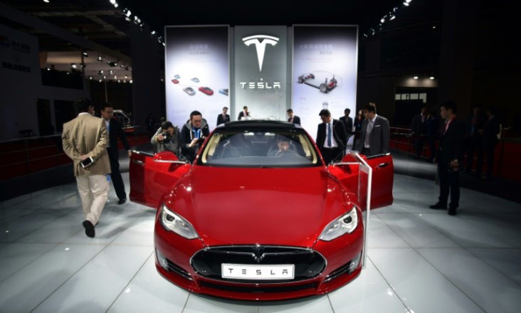 755 Hari Lawan Tesla...
