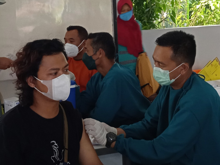 Serbuan Vaksinasi TNI...
