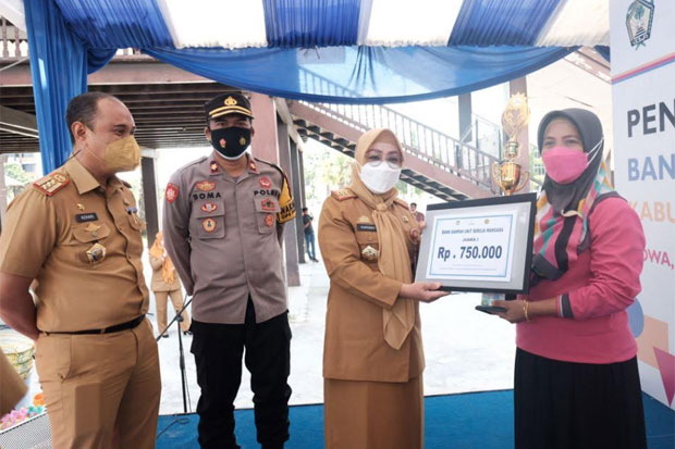 Enam Bank Sampah di...