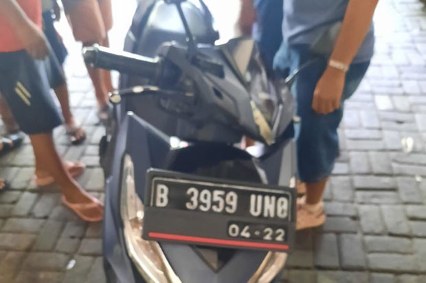 Ditinggal Nyervis, Motor...