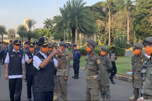 Anies Beri Penghargaan...
