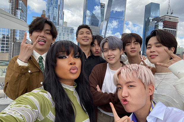 BTS Jumpa Megan Thee...