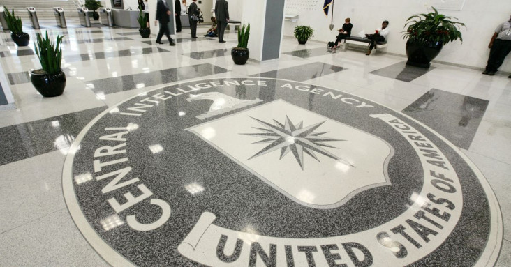 Petugas CIA Menderita...