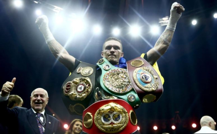Oleksandr Usyk Kalahkan...