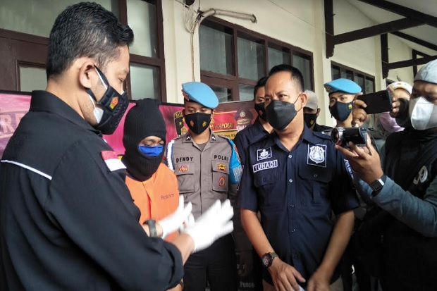 Kekejaman Pria Ini Terbongkar,...
