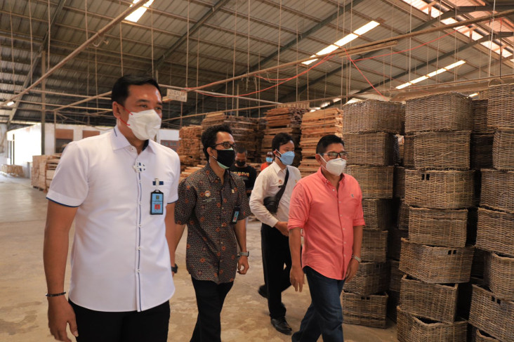 Hebat! Mebel Buatan...