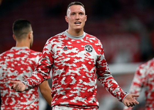 Phil Jones Kembali,...
