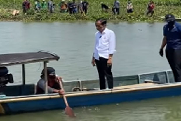 Presiden Jokowi Naik...