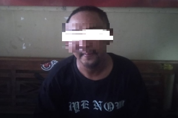 Tusuk Pegawai Angkringan...
