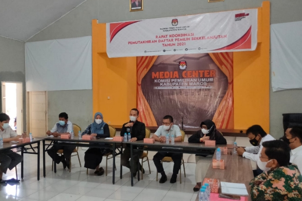 Bawaslu Maros Temukan...