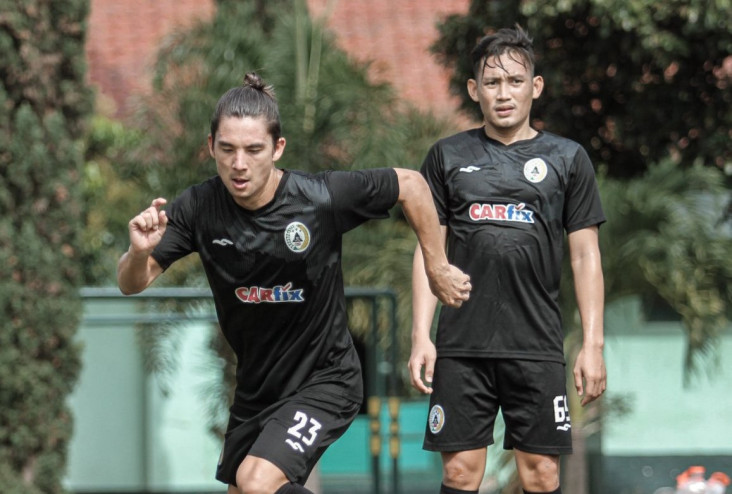 Liga 1: Bentrok Madura...
