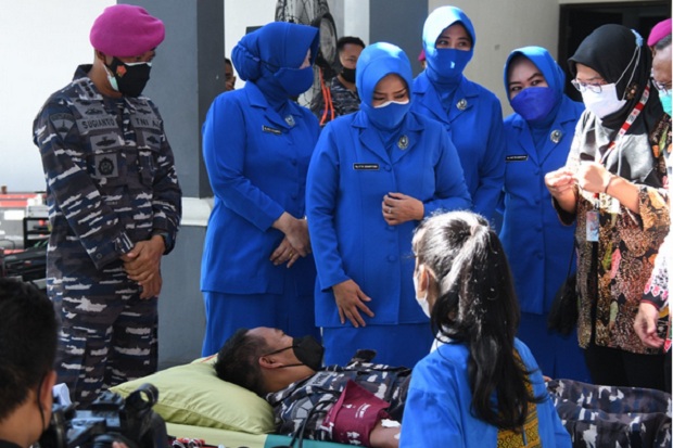 Sambut HUT ke-76 TNI,...