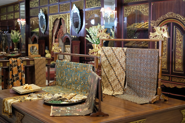 Lestarikan Batik Nasional,...