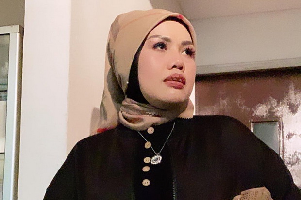 Dengan Berurai Air Mata,...