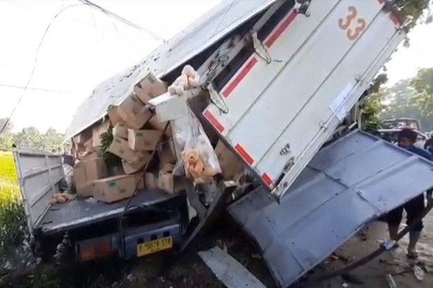 Diduga Rem Blong 2 Truk...