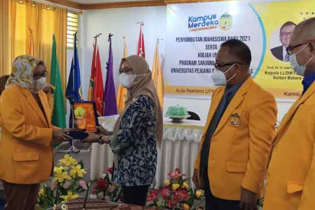Indah Bahas Pembangunan...