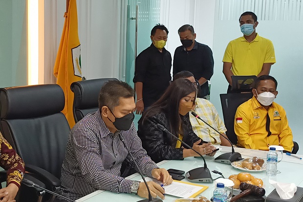 Golkar Siap Berikan...