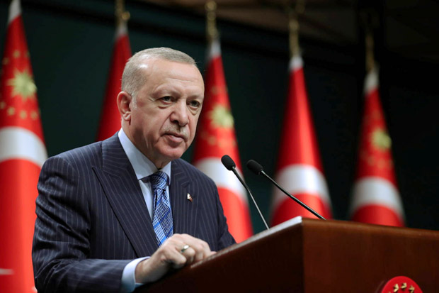 Erdogan Menantang AS,...