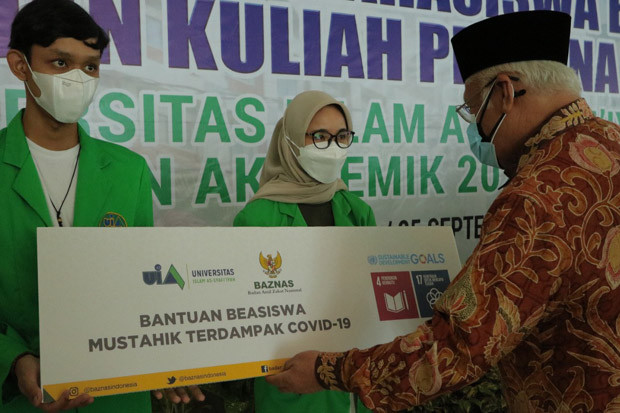 BAZNAS Berikan Beasiswa...