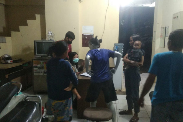 Bayi Dicat Silver Dibawa...