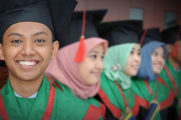 Penerima Beasiswa Santri...