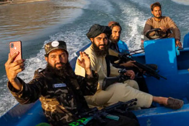 Taliban Larang Anggotanya...
